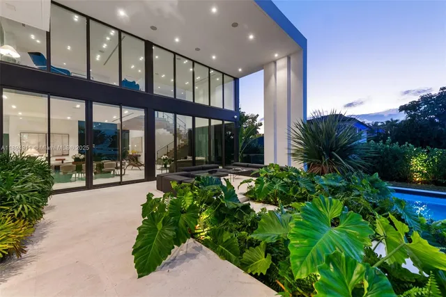 $8,995,000 | 478 Tamarind Drive, Hallandale Beach, FL 33009