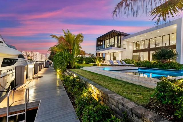 $8,995,000 | 478 Tamarind Drive, Hallandale Beach, FL 33009