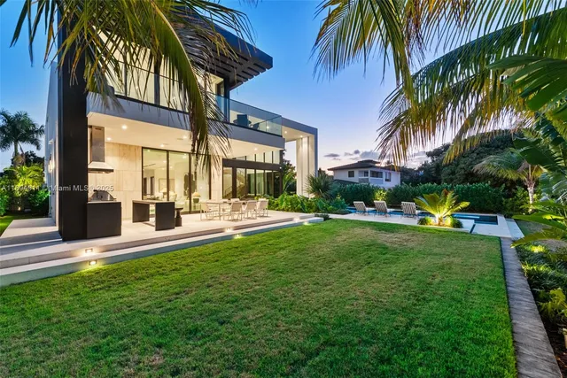 $8,995,000 | 478 Tamarind Drive, Hallandale Beach, FL 33009