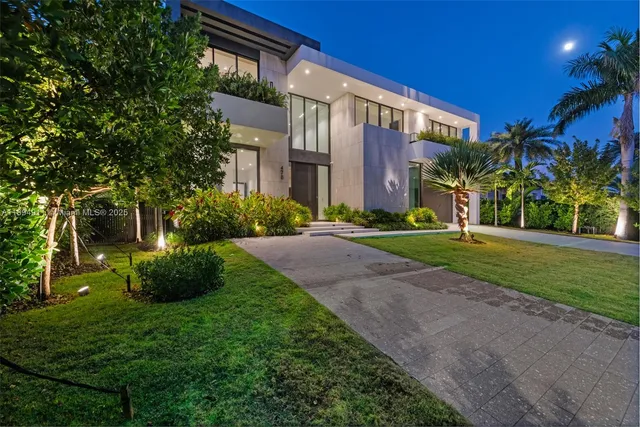 $8,995,000 | 478 Tamarind Drive, Hallandale Beach, FL 33009