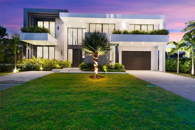 $8,995,000 | 478 Tamarind Drive, Hallandale Beach, FL 33009