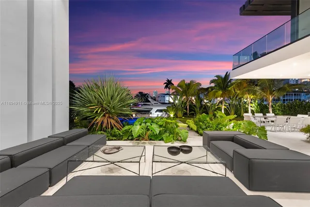 $8,995,000 | 478 Tamarind Drive, Hallandale Beach, FL 33009