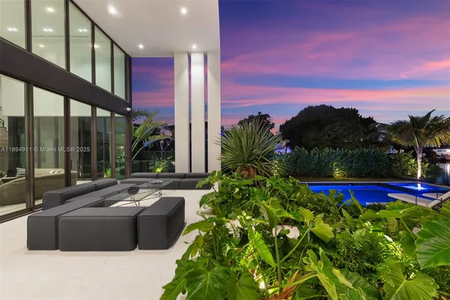 $8,995,000 | 478 Tamarind Drive, Hallandale Beach, FL 33009