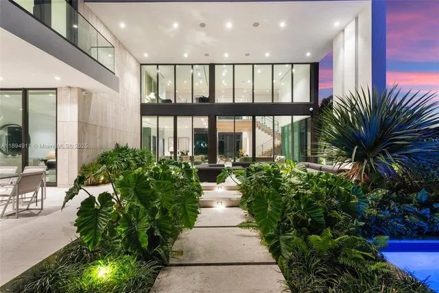 $8,995,000 | 478 Tamarind Drive, Hallandale Beach, FL 33009