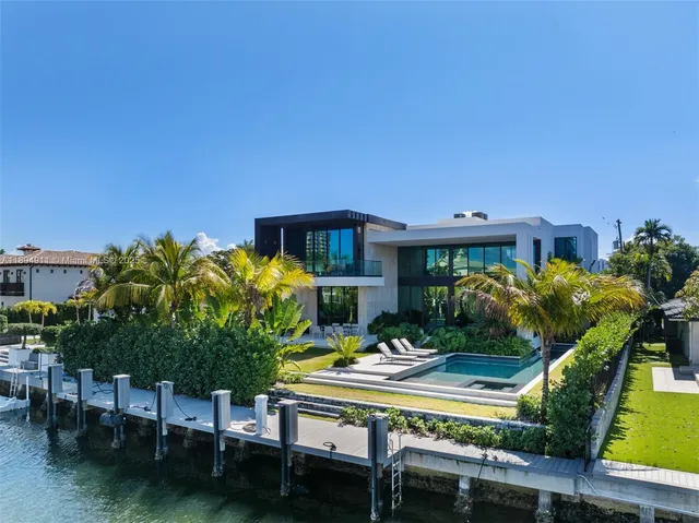 $8,995,000 | 478 Tamarind Drive, Hallandale Beach, FL 33009