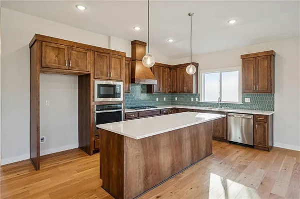 $649,950 | 901 Reed Drive, Raymore, MO 64083