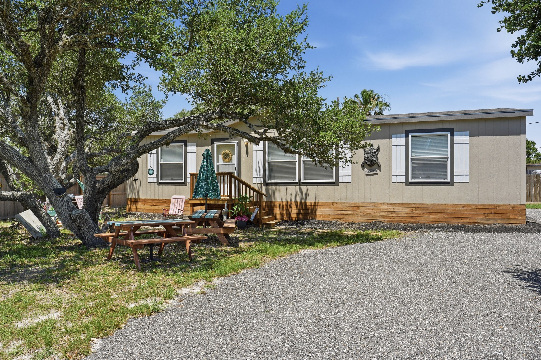867 Rowe Street Rockport, TX 78382 - Photo 1 of 30