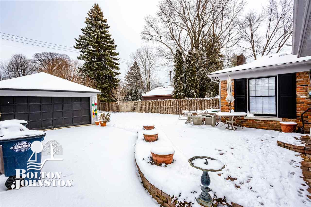 652 Lincoln Road Grosse Pointe, MI 48230 - Photo 36 of 43 Back yard