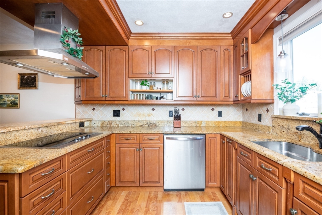 905 Sherwood Forest Lane, Unit 905 Saugus, MA 01906 - Photo 8 of 42 a kitchen with a sink stove and cabinets