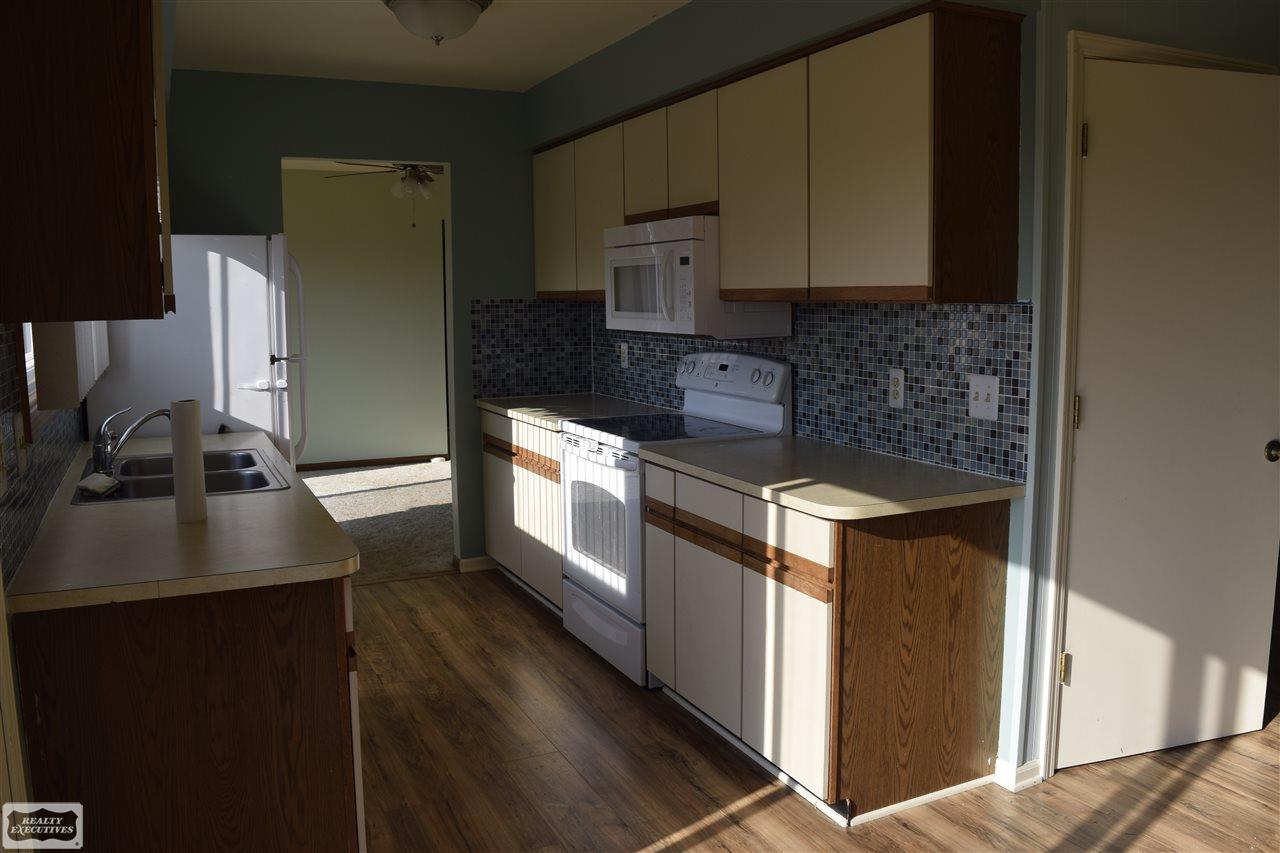 78409 Romeo Plank Road Armada, MI 48005 - Photo 17 of 32 Kitchen
