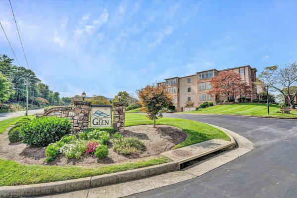 $279,950 | 4631 Heather Drive Southwest, Unit 209, Roanoke, VA 24018