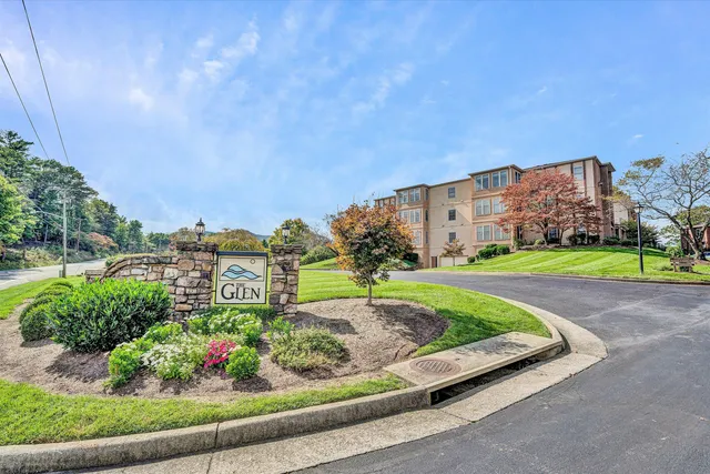 $279,950 | 4631 Heather Drive Southwest, Unit 209, Roanoke, VA 24018