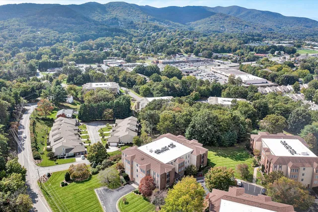 $279,950 | 4631 Heather Drive Southwest, Unit 209, Roanoke, VA 24018