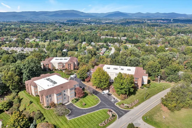 $279,950 | 4631 Heather Drive Southwest, Unit 209, Roanoke, VA 24018