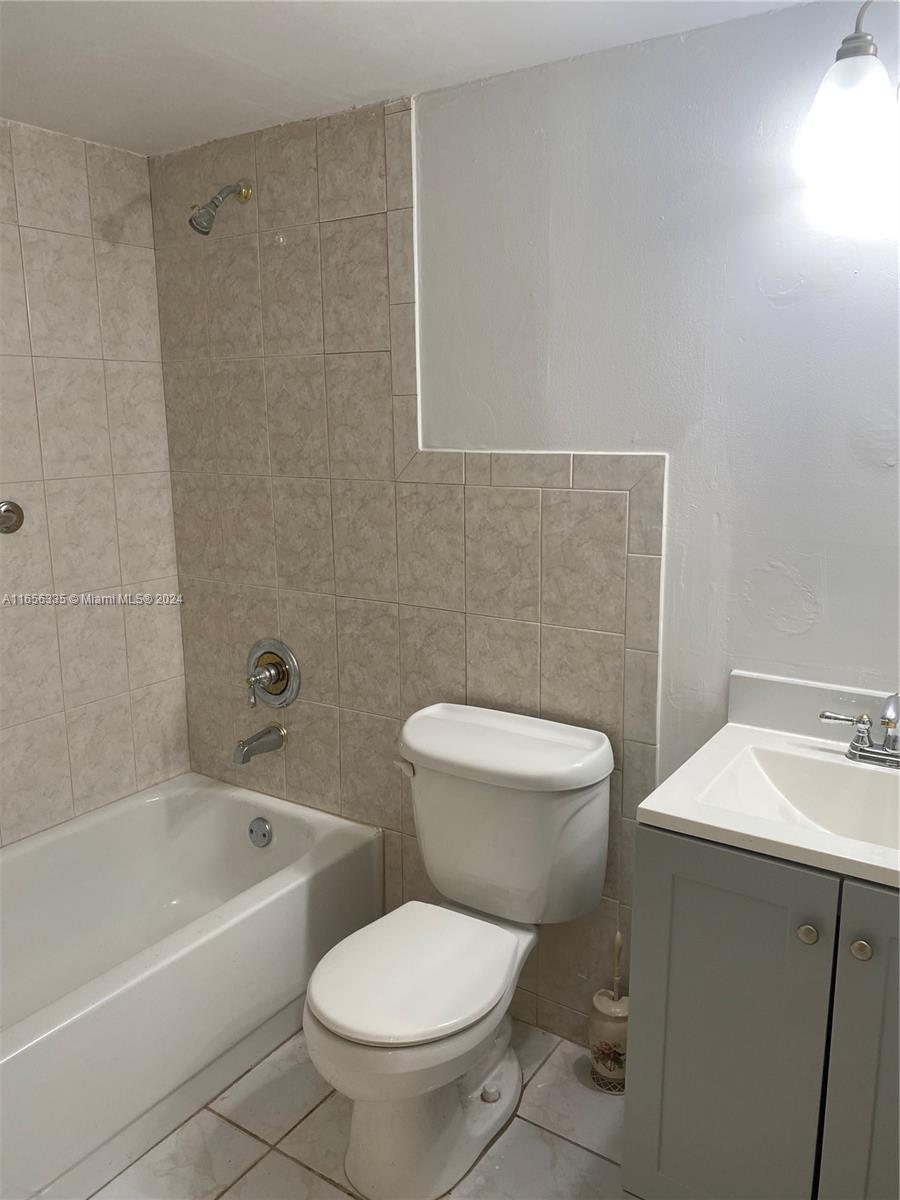 2460 West 67th Place, Unit 10127 Hialeah, FL 33016 - Photo 27 of 36