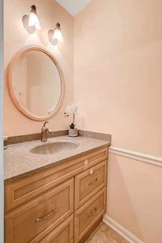 $340,000 | 109 Meadowlark Drive, Unit 109, Countryside, IL 60525