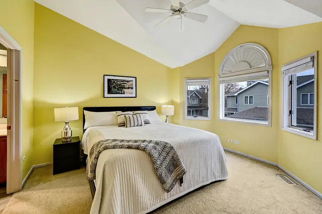 $340,000 | 109 Meadowlark Drive, Unit 109, Countryside, IL 60525