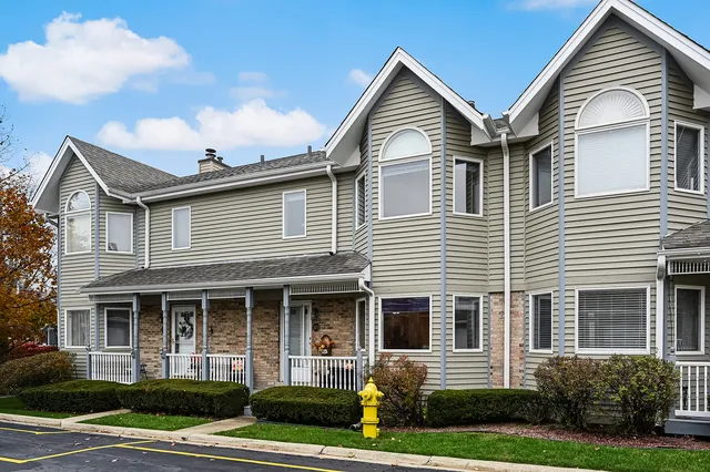 $340,000 | 109 Meadowlark Drive, Unit 109, Countryside, IL 60525