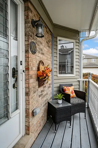 $340,000 | 109 Meadowlark Drive, Unit 109, Countryside, IL 60525