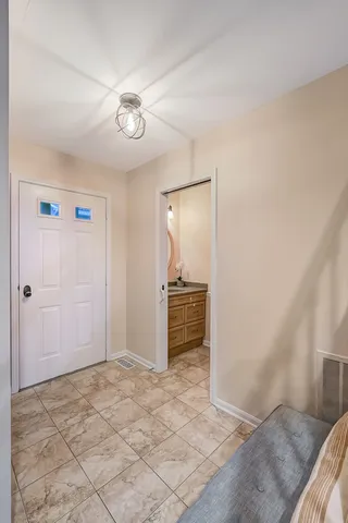 $340,000 | 109 Meadowlark Drive, Unit 109, Countryside, IL 60525