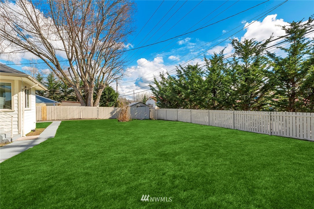 5300 Northeast 4th Street Renton, WA 98059 - Photo 12 of 12 a view of a backyard with a garden