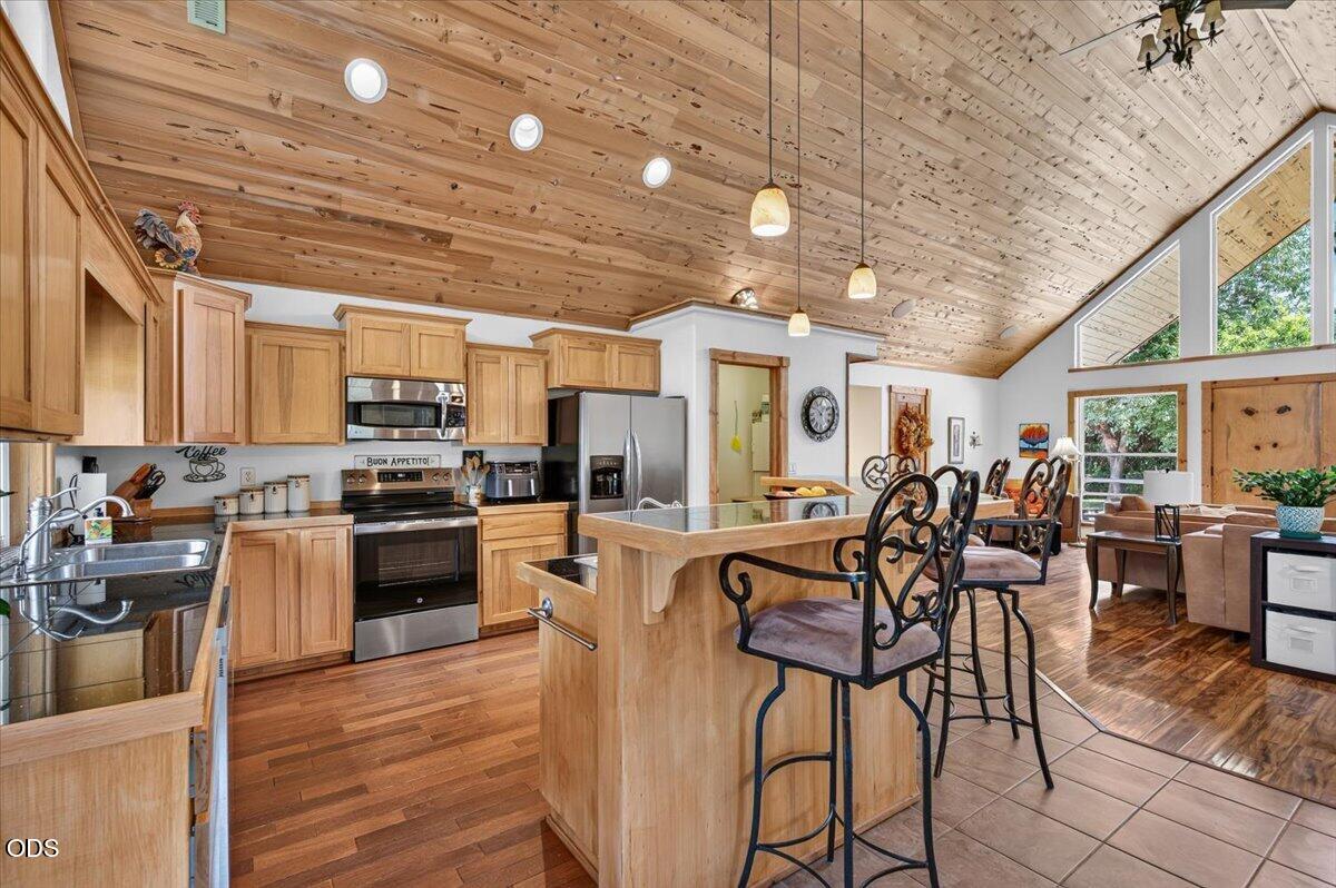 2240 Hull Road Medford, OR 97501 - Photo 21 of 49