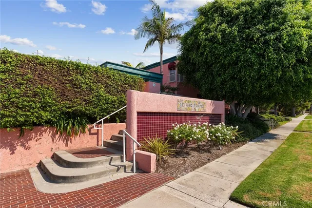 a view of empty room with garage
