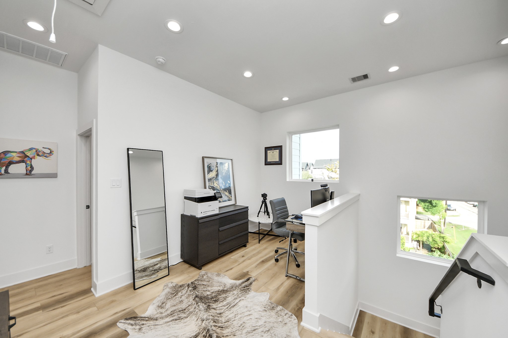 1044 West 17th Street Houston, TX 77008 - Photo 31 of 48 a view of a workspace