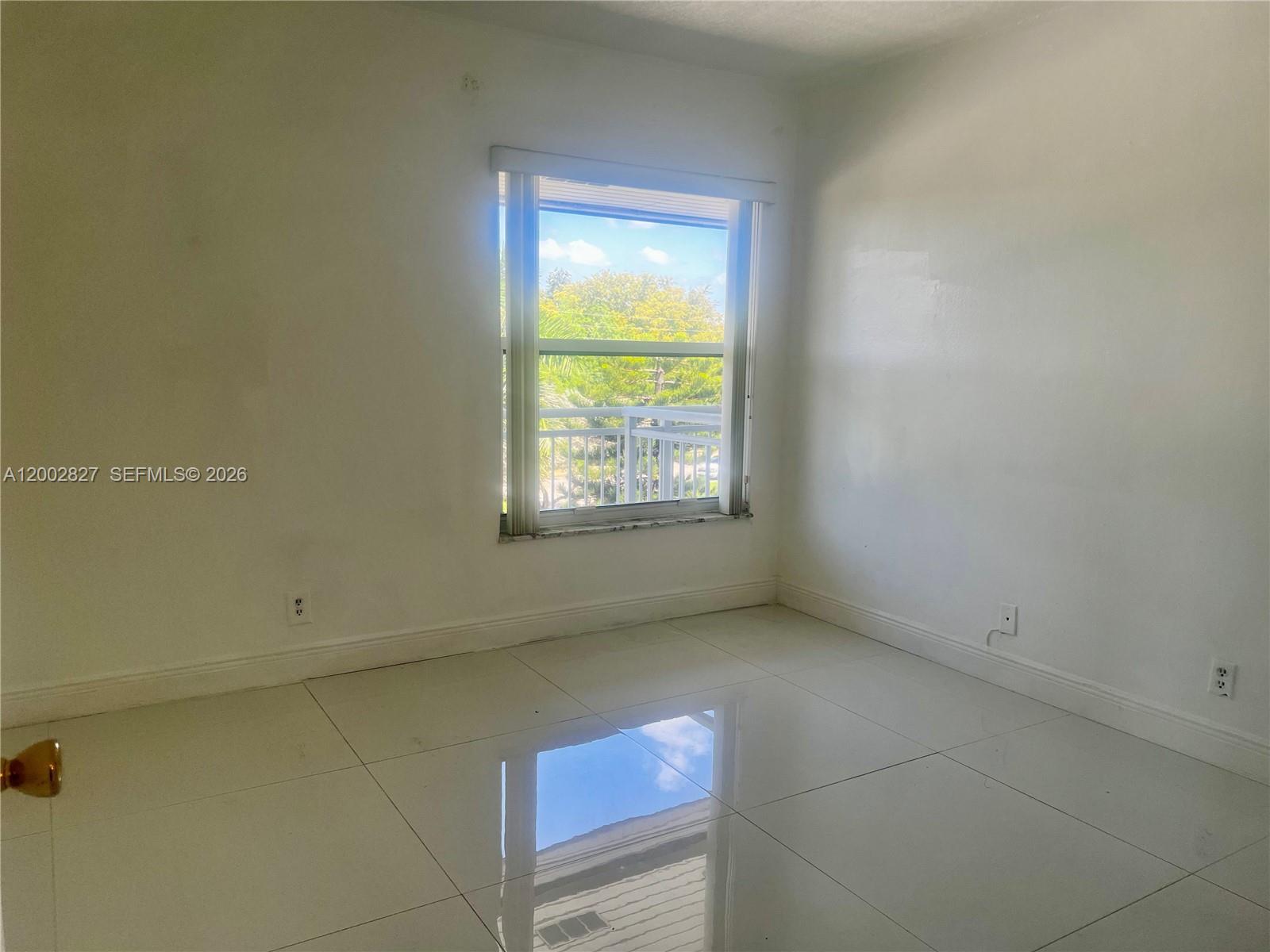 405 South Pine Island Road, Unit 403D Plantation, FL 33324 - Photo 10 of 14 an empty room with a window