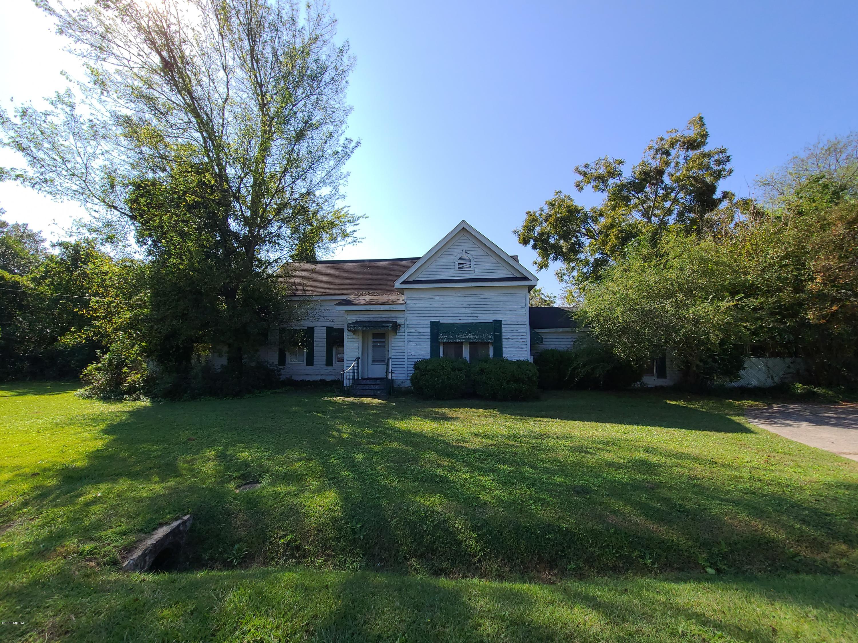 3824 Hartley Bridge Road Macon, GA 31216 - Photo 2 of 26 a front view of a house with garden