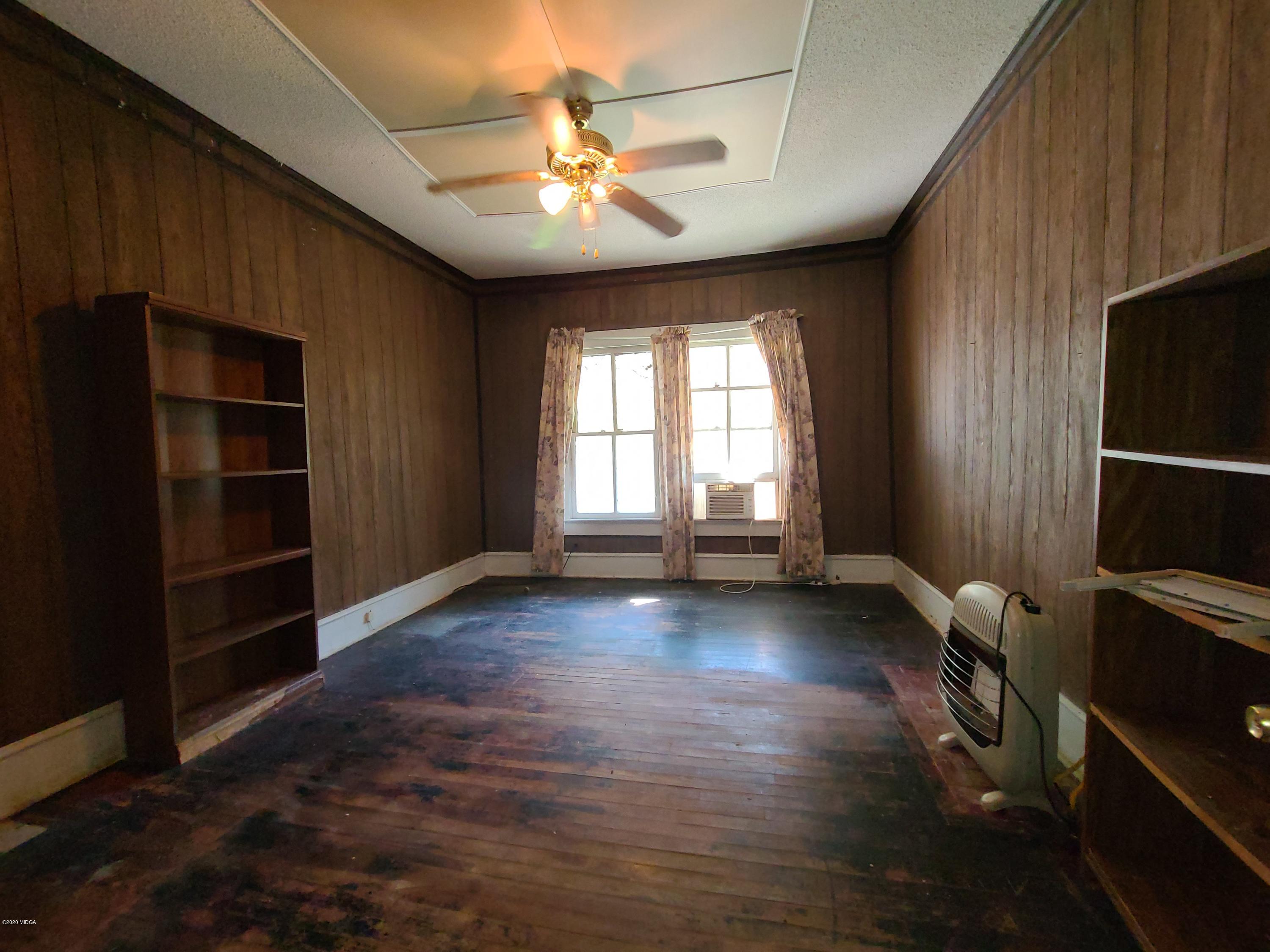3824 Hartley Bridge Road Macon, GA 31216 - Photo 14 of 26 an empty room with windows and closet