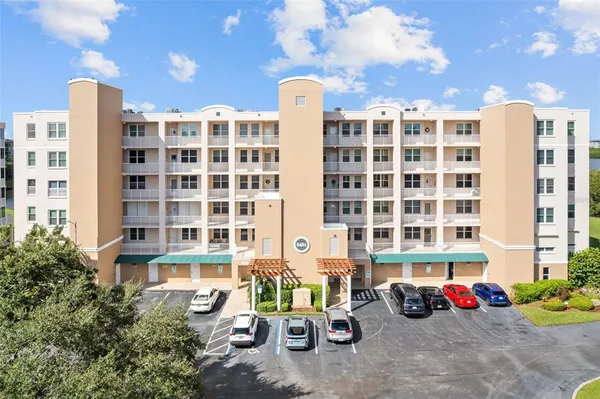 $275,000 | 6450 Shoreline Drive, Unit 9105, St. Petersburg, FL 33708