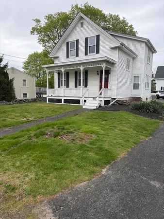 $1,950 | 852 Somerset Avenue, Unit B, Taunton, MA 02780