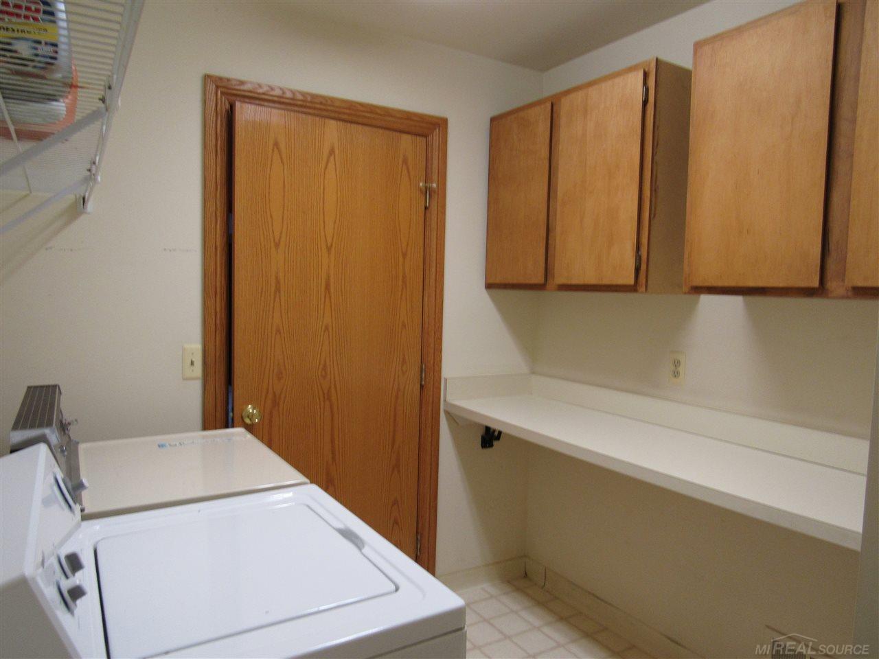2204 Rochelle Park Drive Rochester, MI 48309 - Photo 17 of 43 31349846-16.JPG