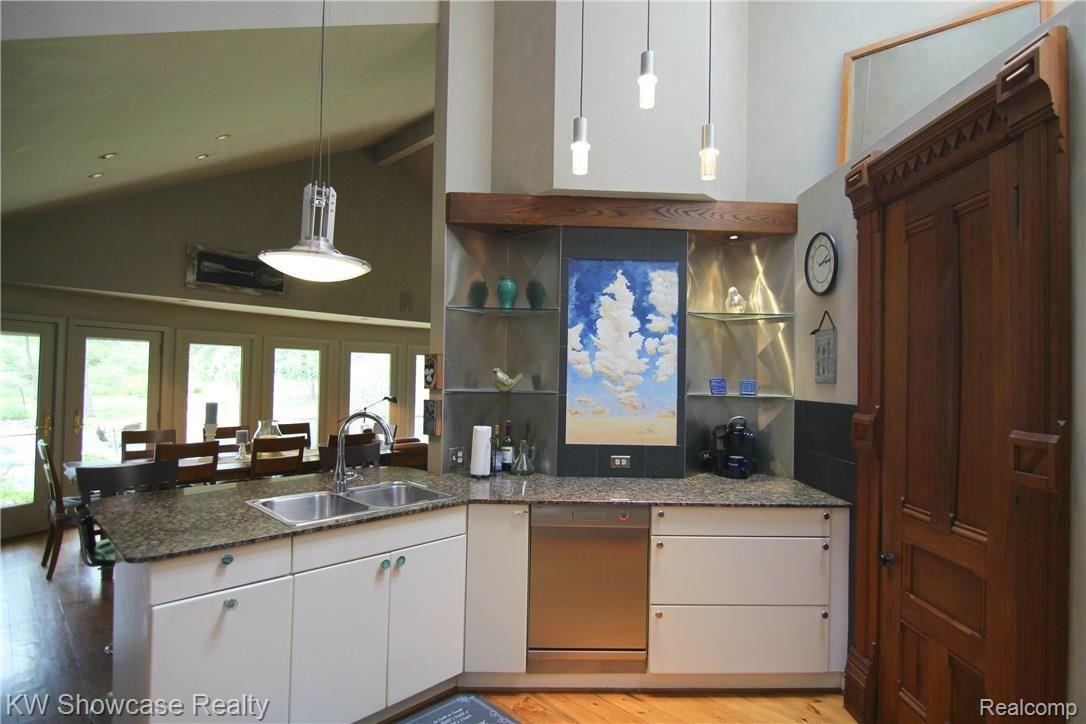 1420 North Livernois Road Rochester, MI 48306 - Photo 24 of 39 Kitchen 4.jpg