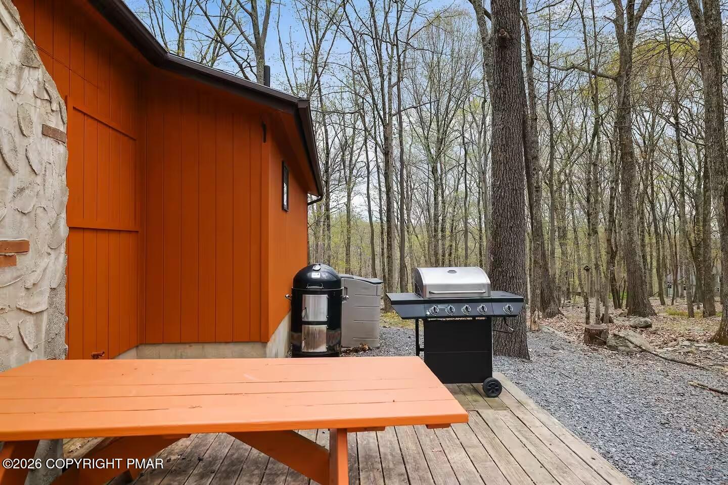 242 St Andrews Drive Bushkill, PA 18324 - Photo 31 of 36 a backyard of a house with table and chairs