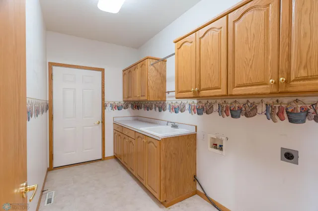 $331,200 | 318 44th Avenue South, Moorhead, MN 56560