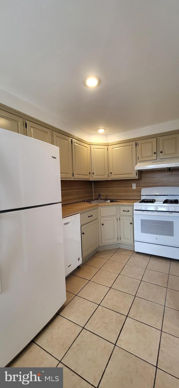 2254 Dermond Avenue Upper Darby, PA 19082 - Photo 5 of 17