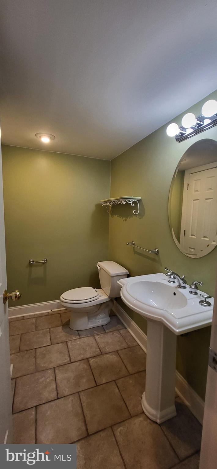 2254 Dermond Avenue Upper Darby, PA 19082 - Photo 9 of 17