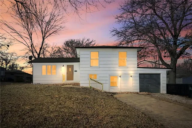 $329,900 | 116 Southwest Noel Street, Lee's Summit, MO 64063