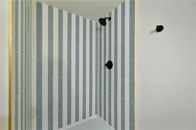 $329,900 | 116 Southwest Noel Street, Lee's Summit, MO 64063