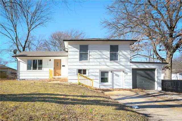 $329,900 | 116 Southwest Noel Street, Lee's Summit, MO 64063