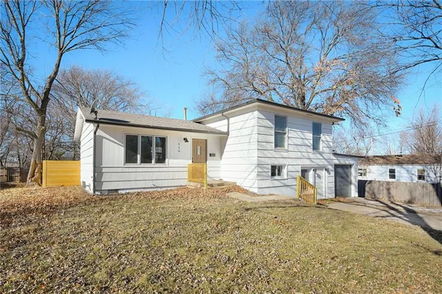 $329,900 | 116 Southwest Noel Street, Lee's Summit, MO 64063