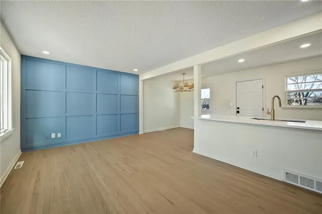 $329,900 | 116 Southwest Noel Street, Lee's Summit, MO 64063