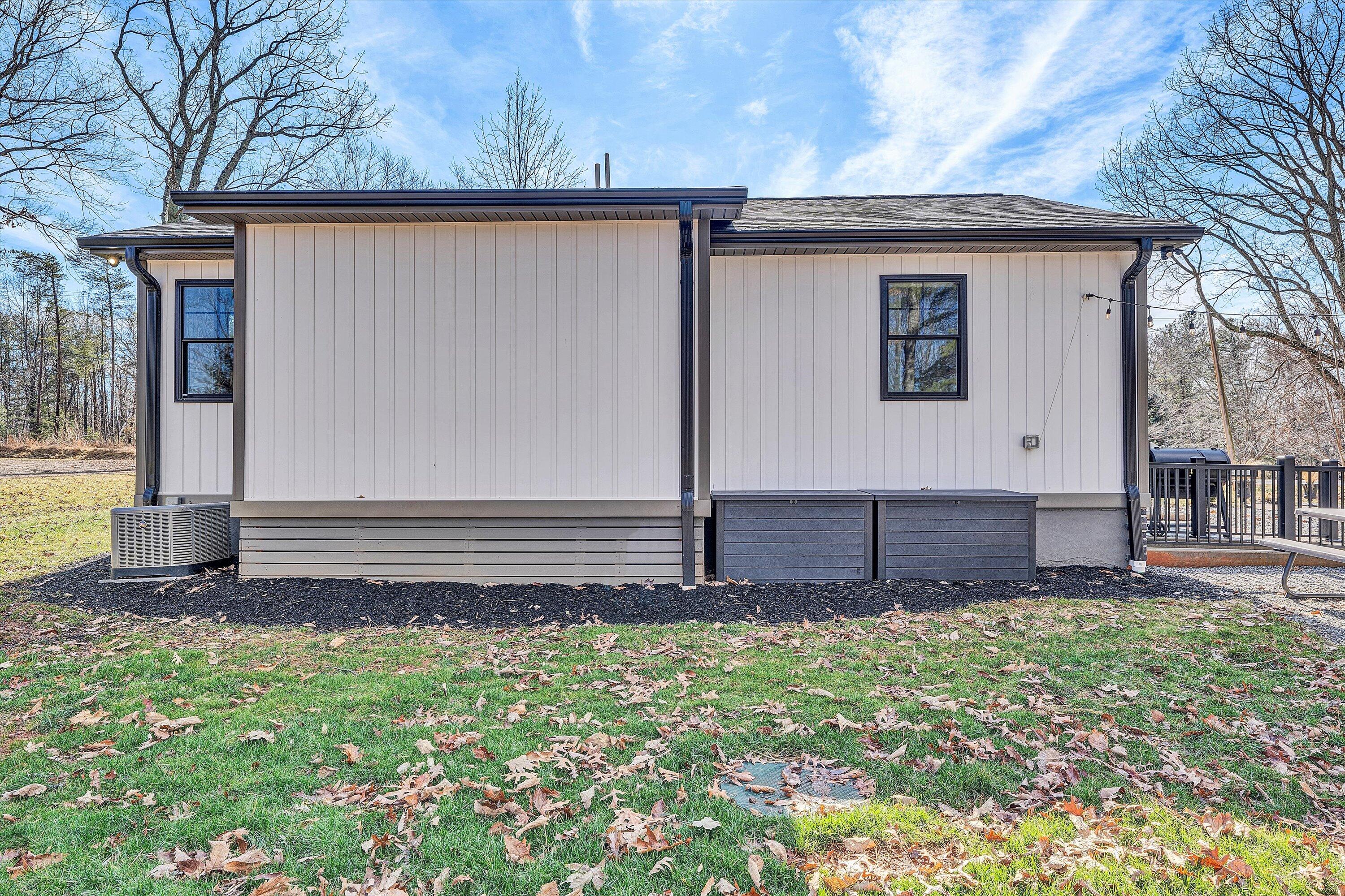 1990 Edwardsville Road Hardy, VA 24101 - Photo 30 of 45 a view of a backyard with a large tree