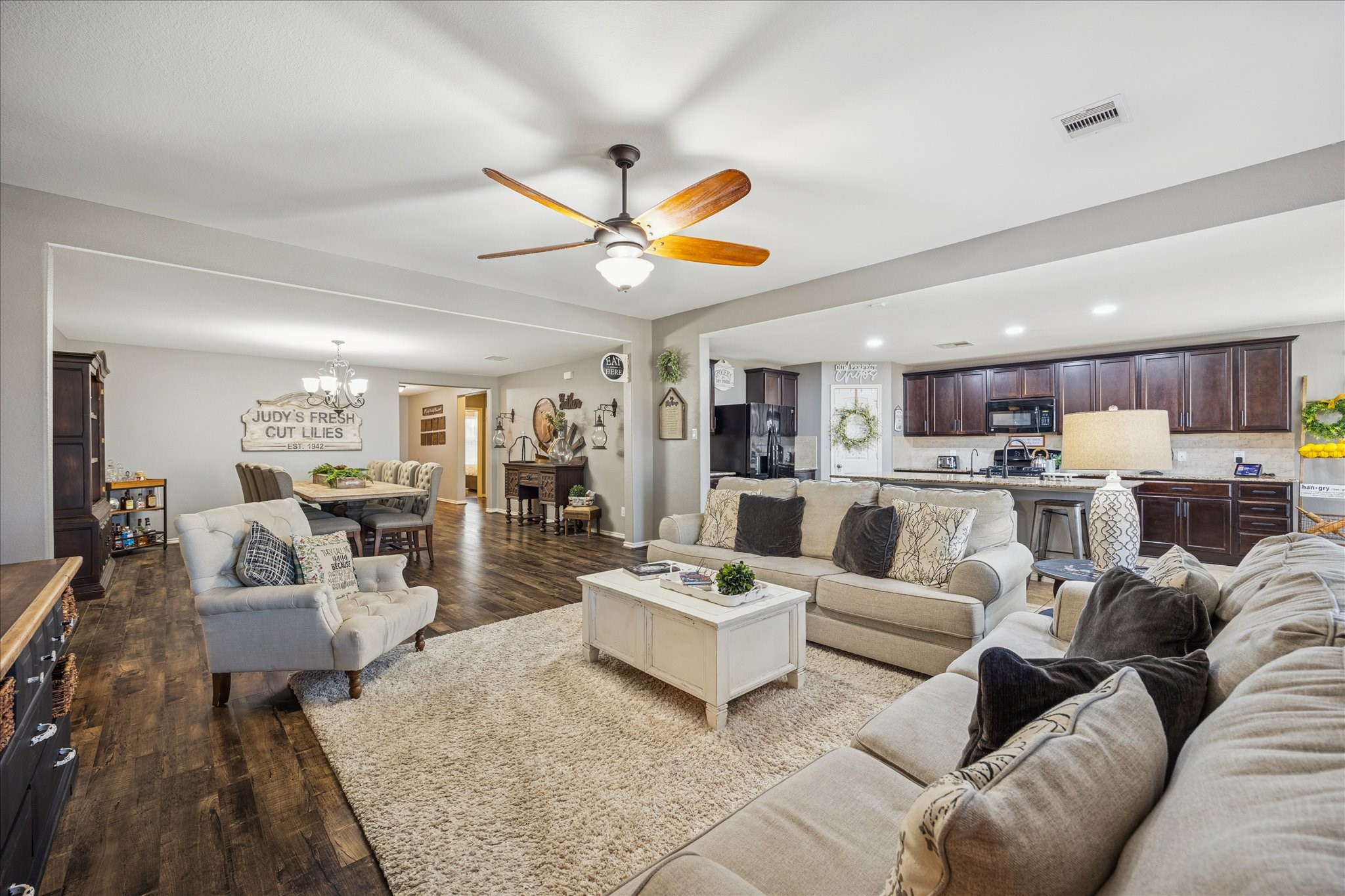 9710 Golden Cypress Drive Rosharon, TX 77583 - Photo 4 of 32