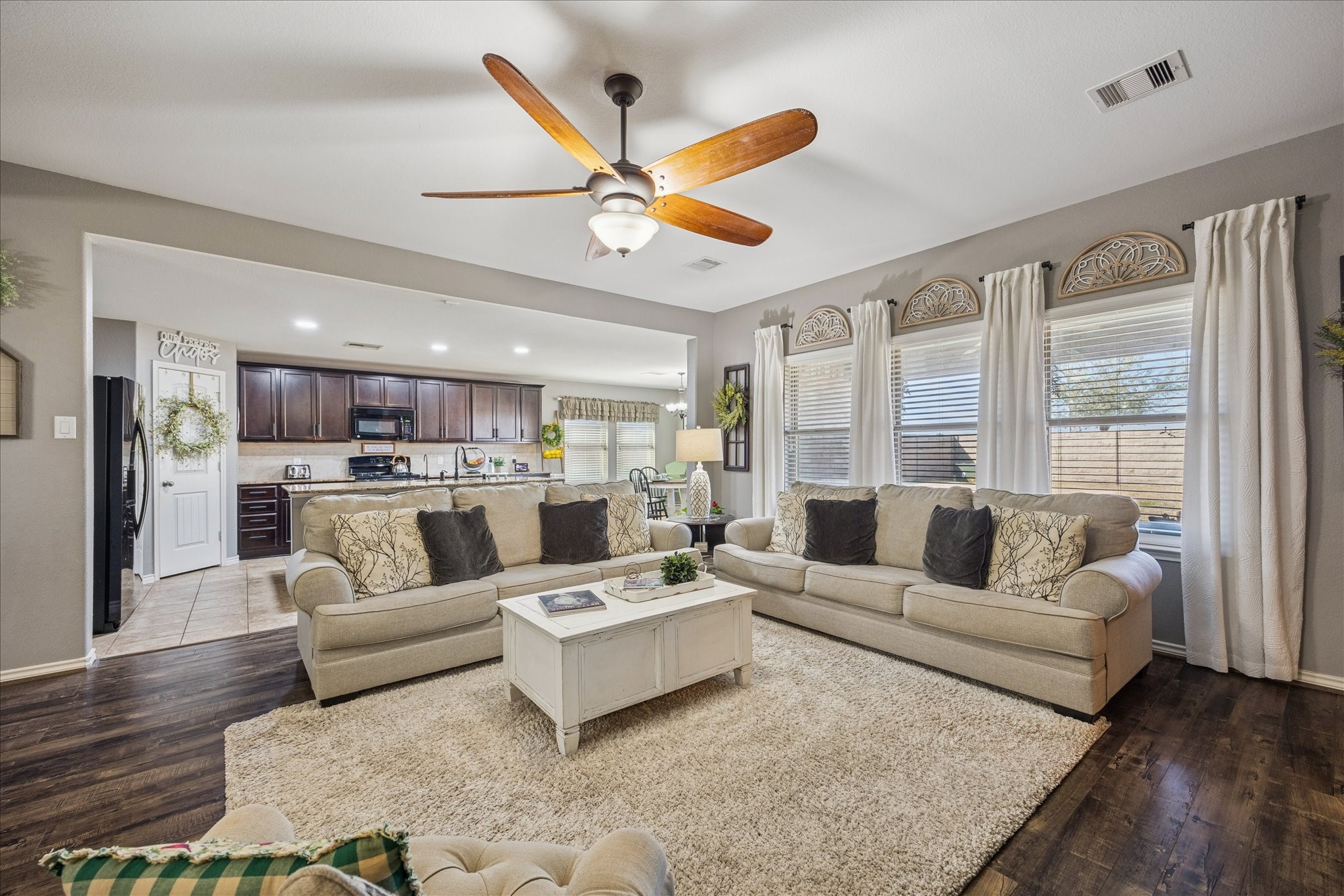 9710 Golden Cypress Drive Rosharon, TX 77583 - Photo 5 of 32