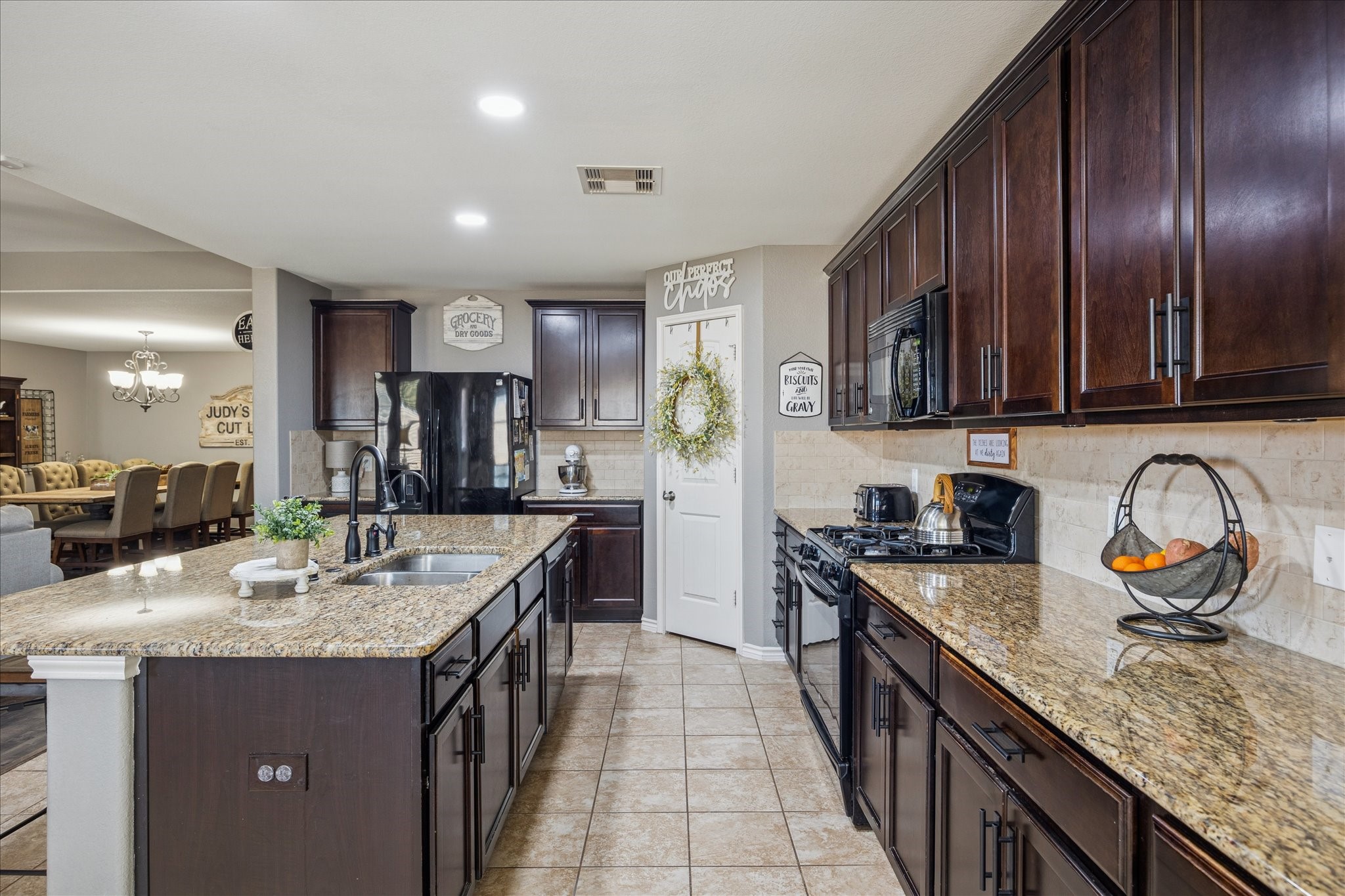 9710 Golden Cypress Drive Rosharon, TX 77583 - Photo 9 of 32