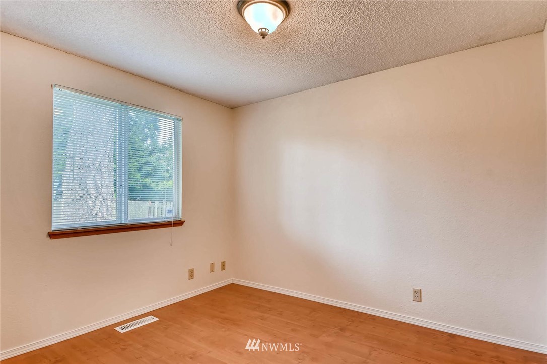 30155 3rd Place Southwest Federal Way, WA 98023 - Photo 13 of 25 Gallery Image 13
