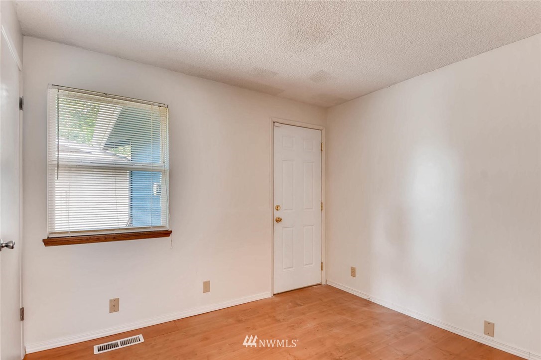 30155 3rd Place Southwest Federal Way, WA 98023 - Photo 15 of 25 Gallery Image 15